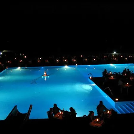 Villaggio Club Calanovellamare リゾート ピラーイノ